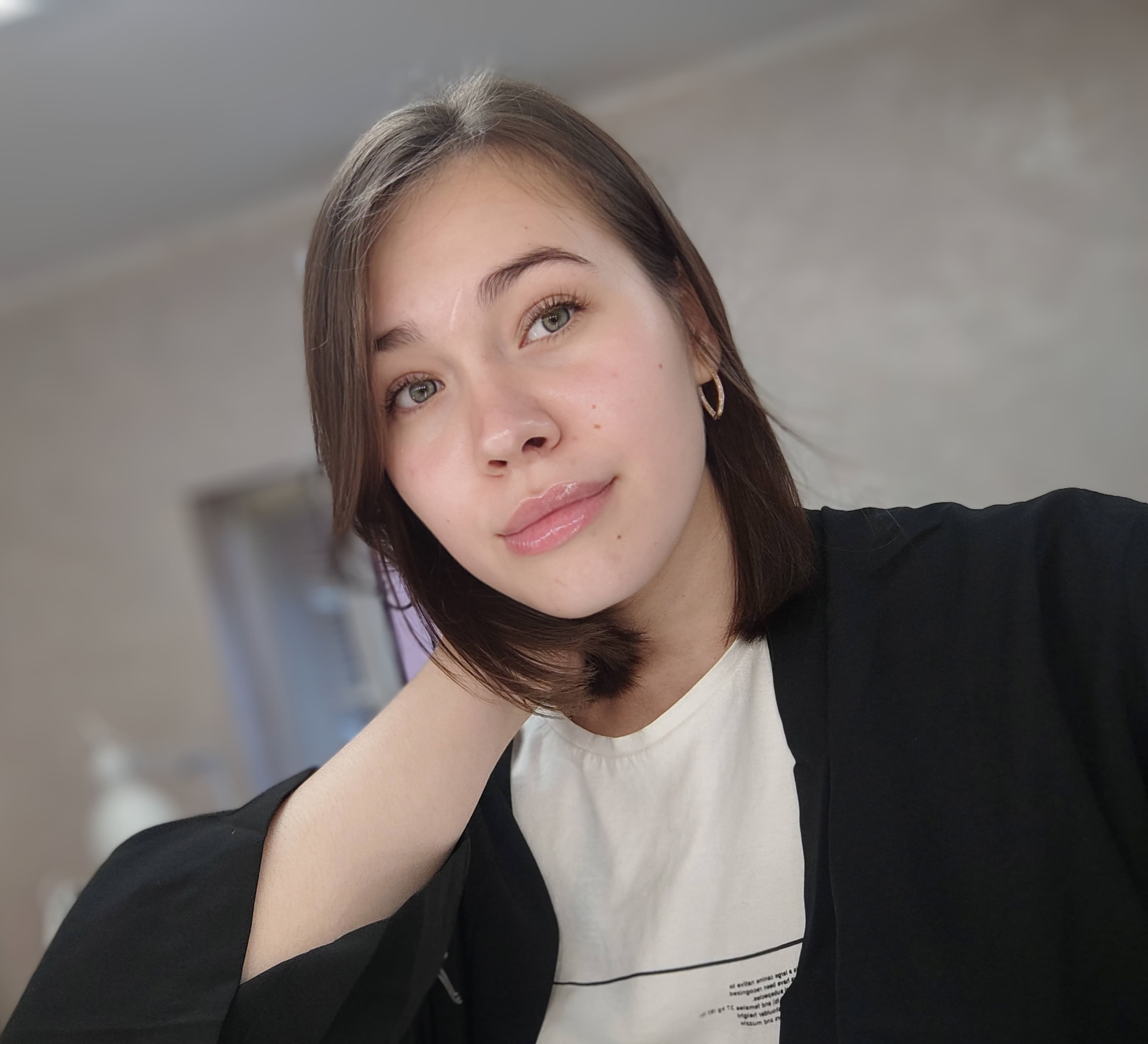 Учитель корейского языка Каріна